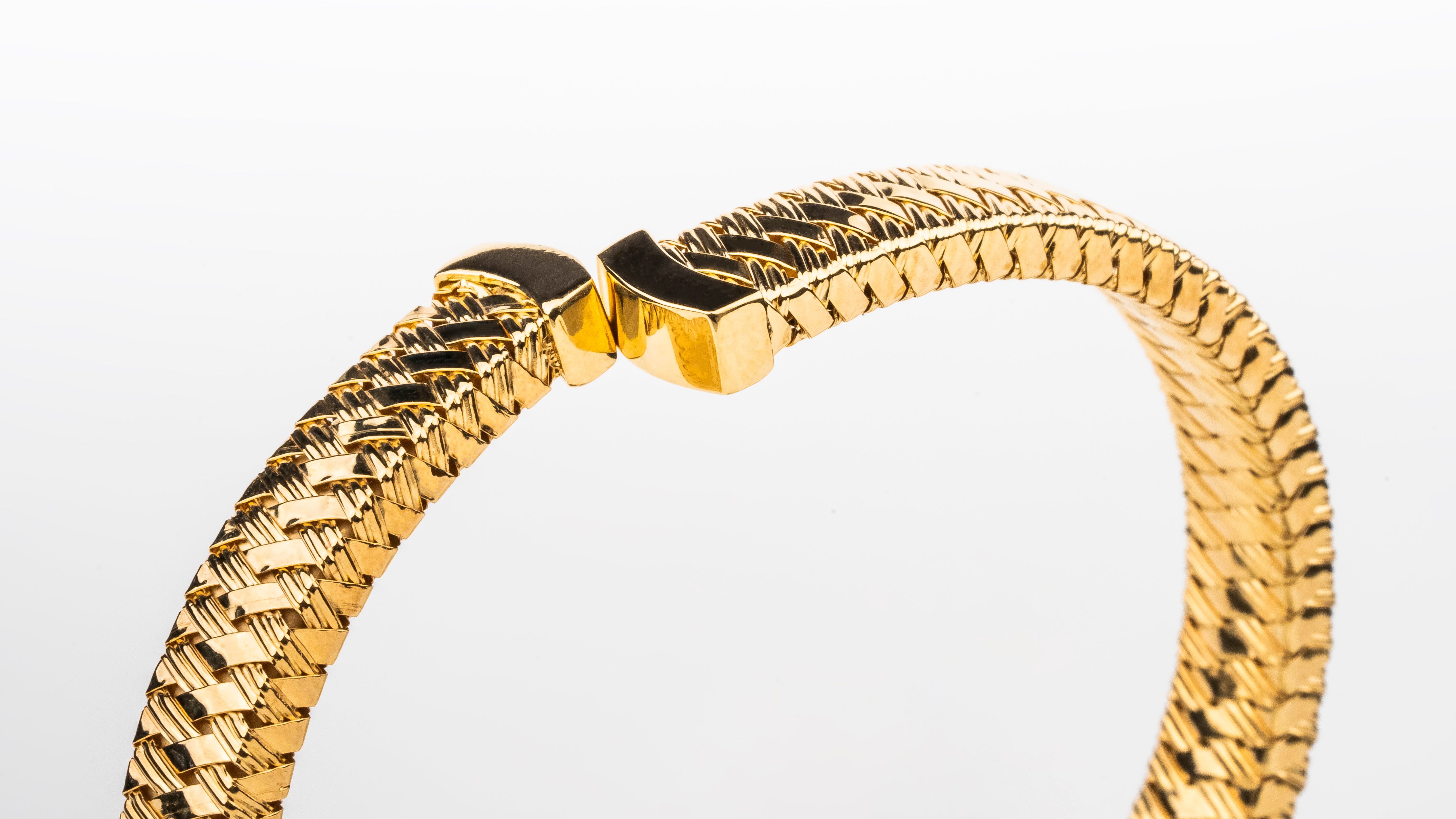 Load image into Gallery viewer, Bangle (18 Karat)
