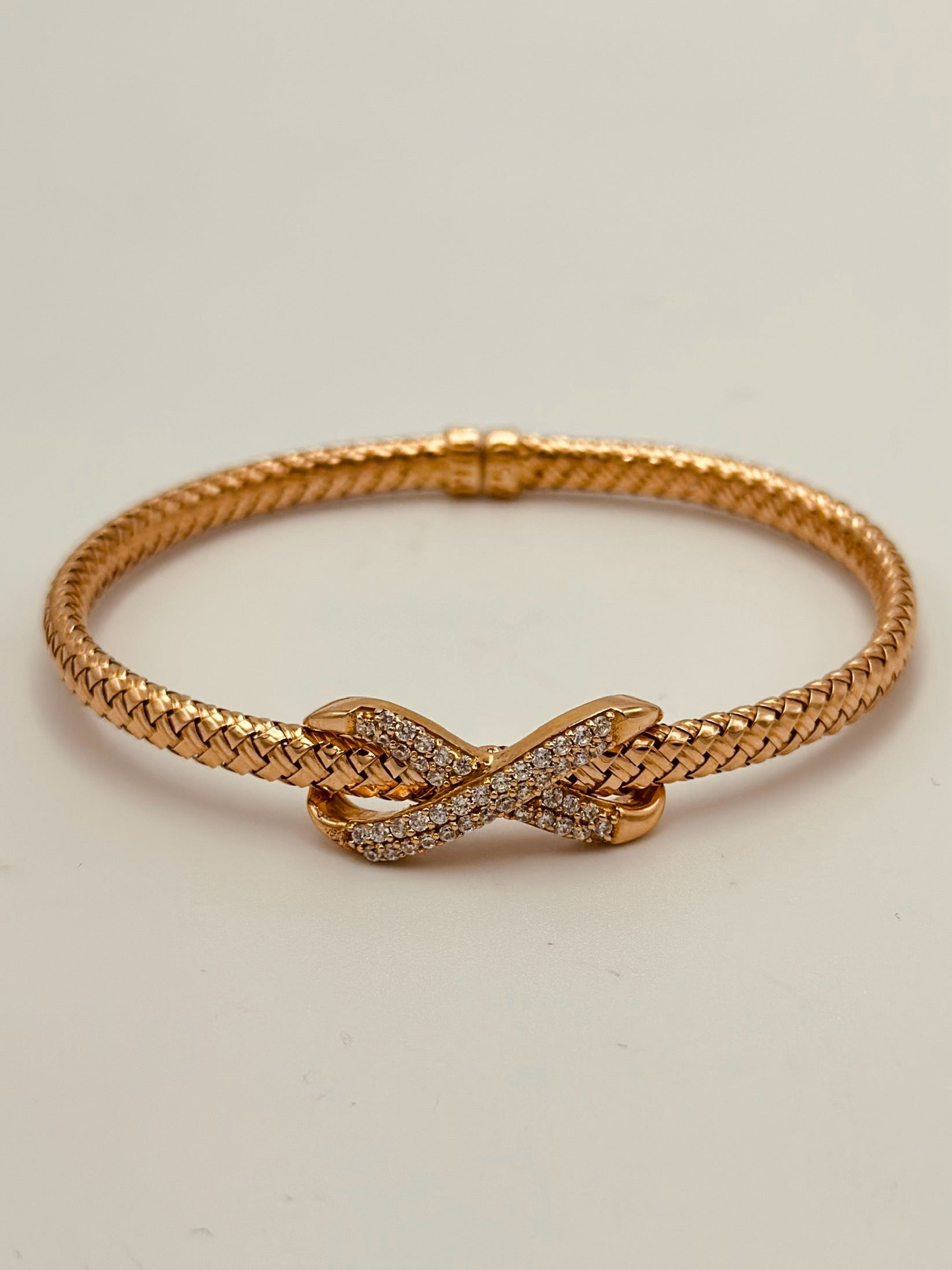 Load image into Gallery viewer, Bangle (18 Karat)
