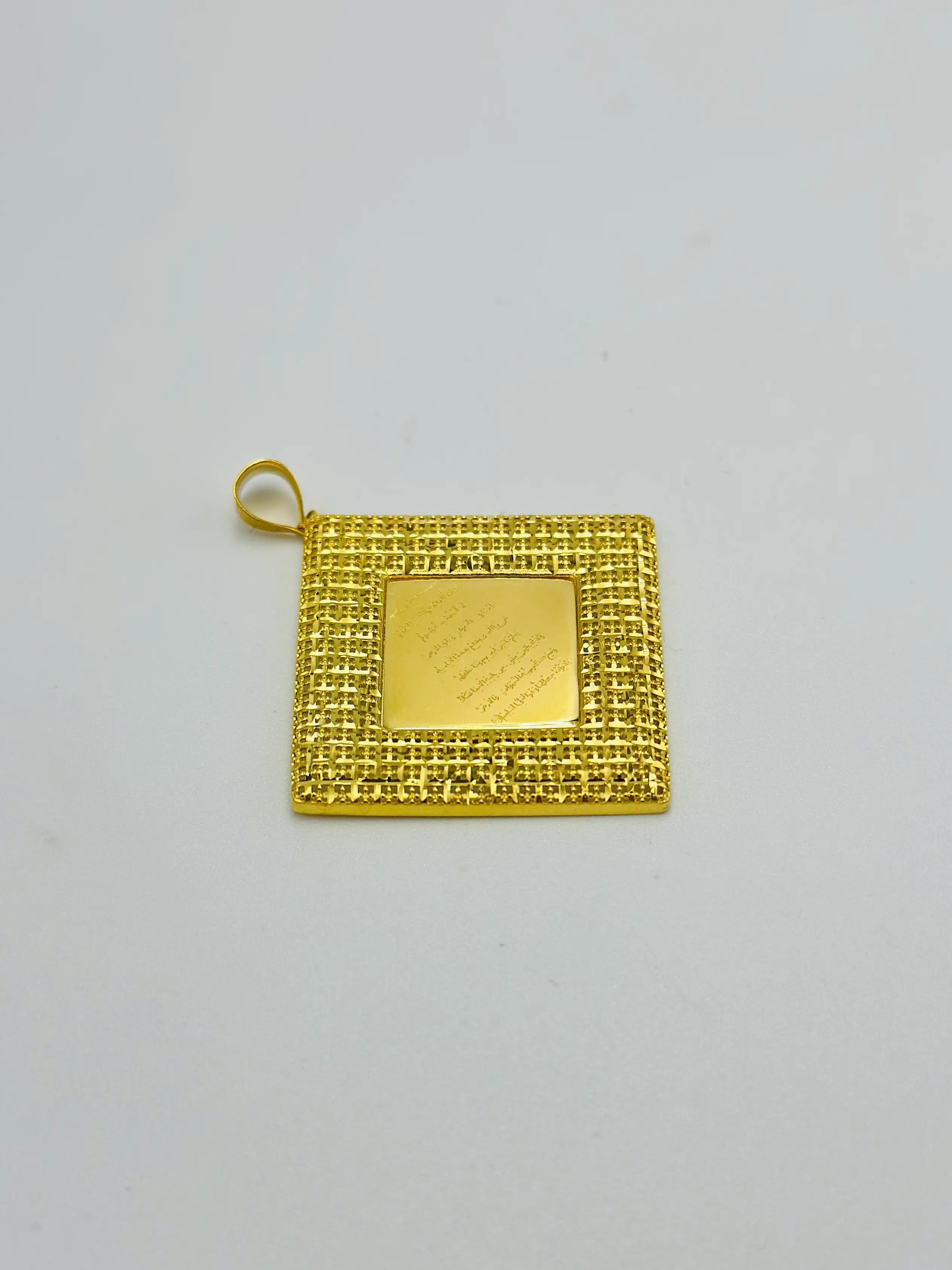 Load image into Gallery viewer, Pendants (21 Karat)
